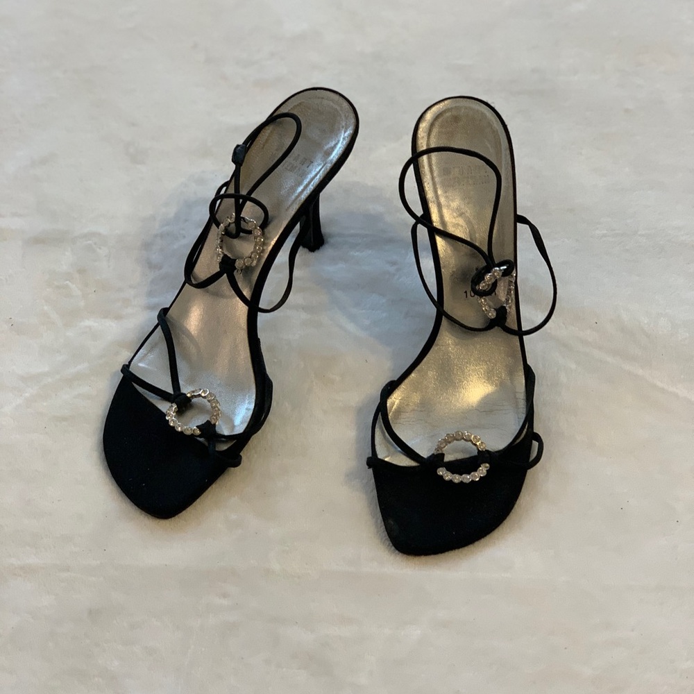 Stuart Weitzman Black Strappy Sandal w/Silver Rhinestone Circle Emblems Sz 10!